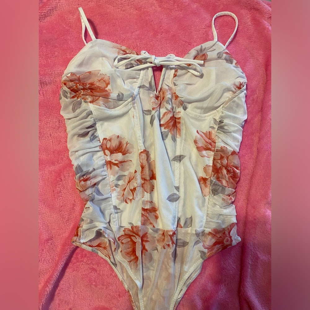 Rue 21 Woman’s Floral Bodysuit Medium (M)